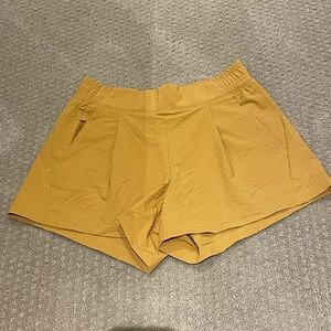 Athleta Textured Brooklyn Short